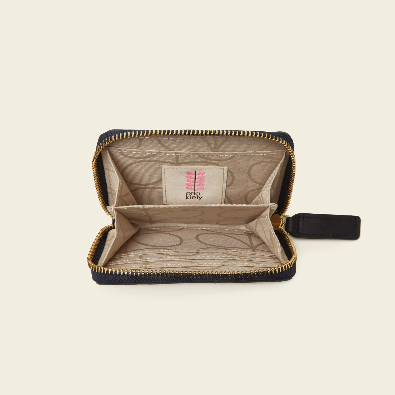 Remember Me Purse - Embossed Stem Black