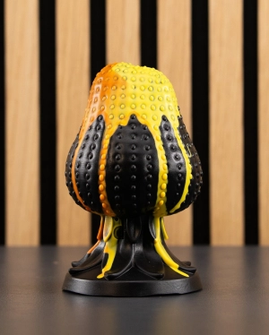 Strawberry Plug - Trophy, Medium - FLOP - Delamination of drip